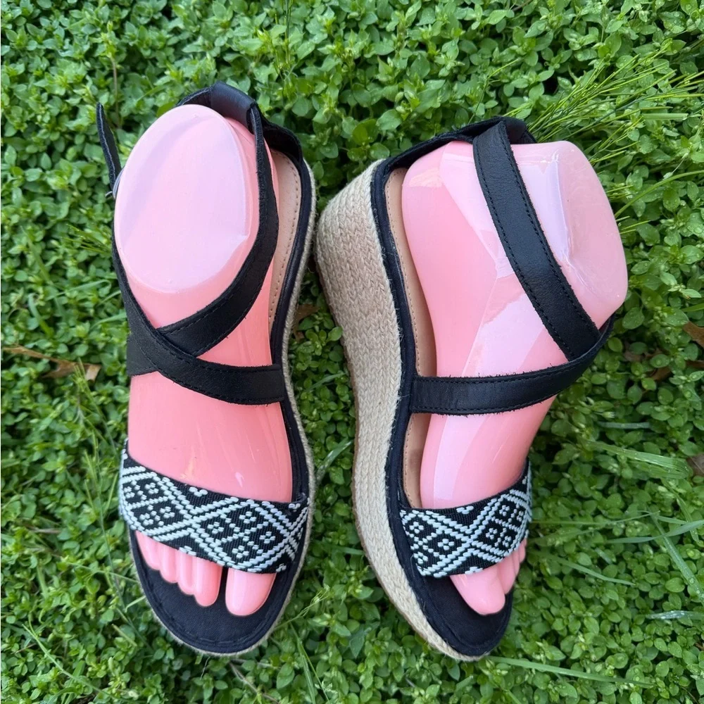 Eddie Bauer Black & White Espadrille Wedge Sandals w/leather‎ straps Sz-7. X